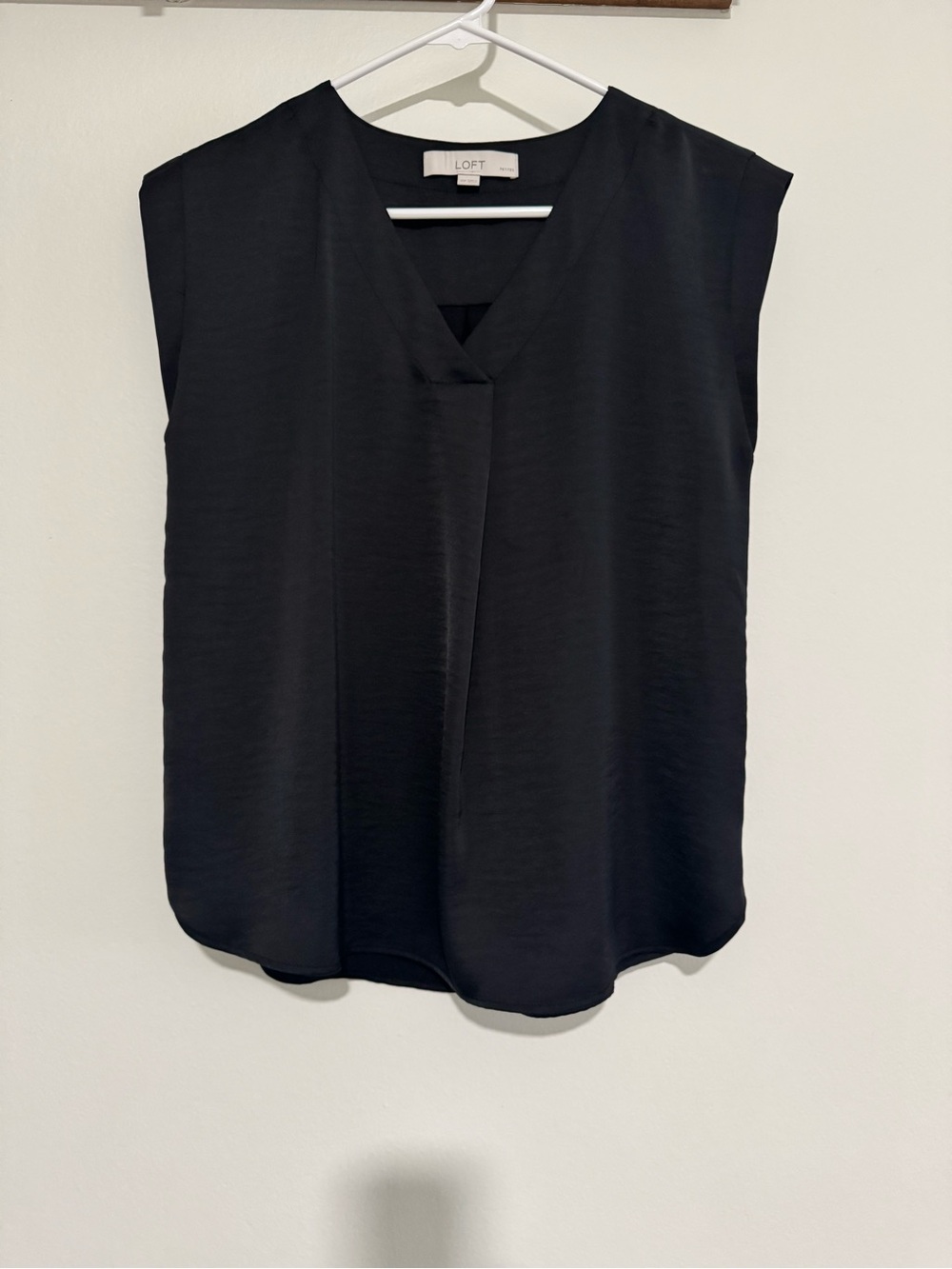 LOFT Black V-Neck Sleeveless Blouse